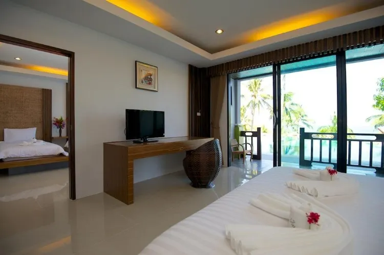 ห้องดีลักซ์ พร้อมทางลงสระว่ายน้ำ