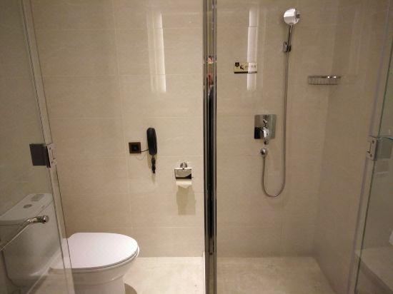 品质标间（城市景观大落地窗）