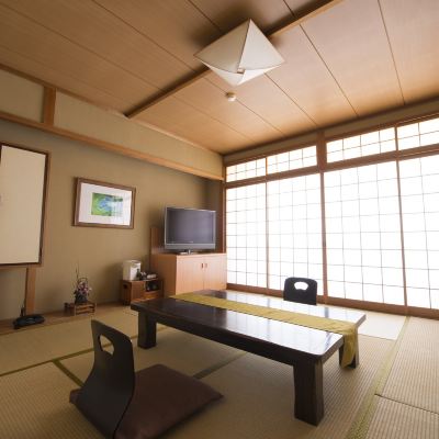 Japanese-Style Room with Mountain View-Non-Smoking
