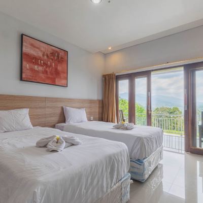 Deluxe Twin Room with Hill View