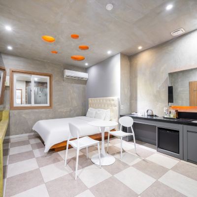 카툰룸 킹 침대 1개 Jeonju Sinsigaji Hotel U 쿠폰