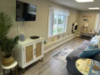 Beach Lovers Paradise! Cozy 3 bedroom home steps from the beach. Hotels in Fairhaven