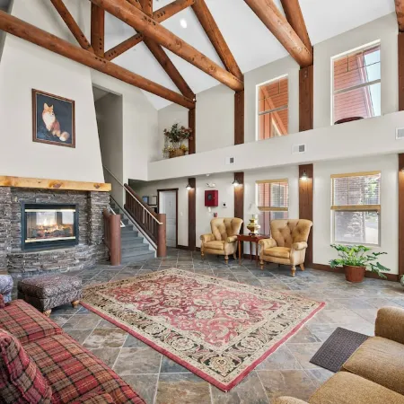 Private Balcony w/Mountain & Lake Views, Hot Tub, Near Hiking Trails & Park City