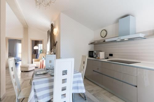 Hostdomus - Casa Madi Two-Bedroom Apartment