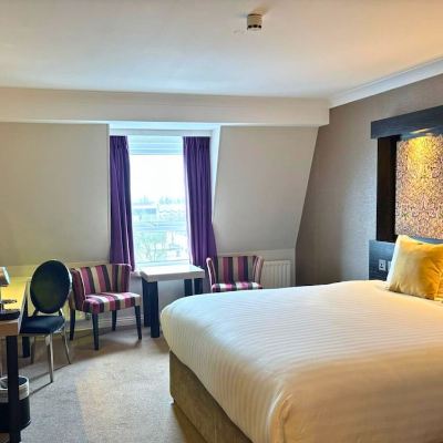 Deluxe King Room Flannery's Hotel Promo Code