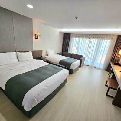 [Sweet Romantic Couple Pkg]Deluxe Twin(Breakfast For 2, 1Bottle Wine+Late C/O+Etc.) 호텔더숨포레스트 쿠폰