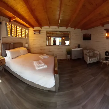 Sandy Toes Accommodation Отели в г. Пар