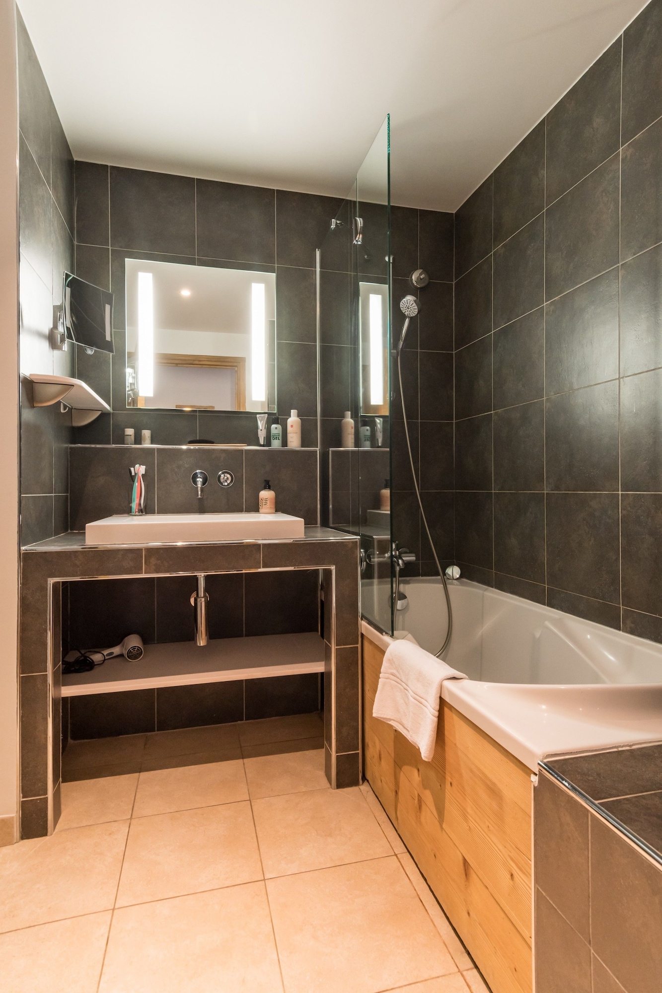 带阳台的山景三卧室公寓