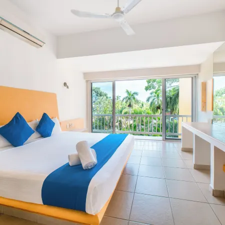 Hotel Ixzi Plus