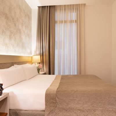 Interior Standard Room Duquesa Suites Barcelona Promo Code