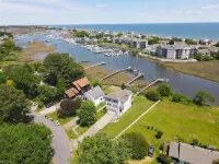 Beauty for Ashes Retreat -Luxury Waterfront 2700 SQ FT; Buckroe Beach; Sleeps 10