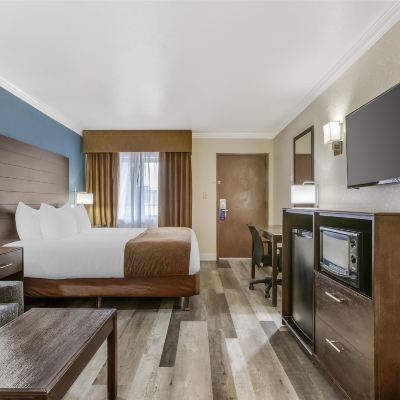 1 King Bed, Non-Smoking, Sofabed for One Person, Microwave and Refrigerator Best Western InnSuites Tucson Foothills Hotel & Suites Promo Code