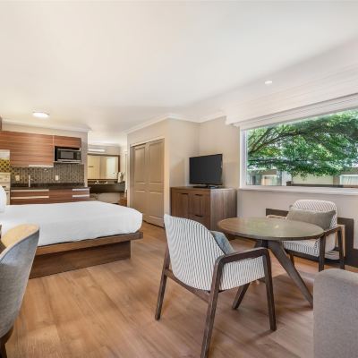 1 King Bed, Non-Smoking, Flat Screen Television, Work Desk, Full Kitchen, in-Room Safe, Sofabed Best Western Plus Burnaby Hotel Promo Code