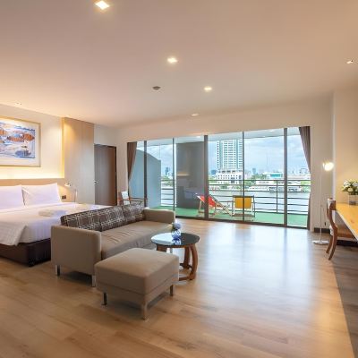 Premier Room King Bed (River View)