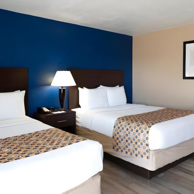 Queen Room with Two Queen Beds with Roll-in Shower Hotel Pentagon Promo Code