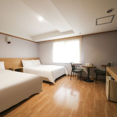Twin Room C