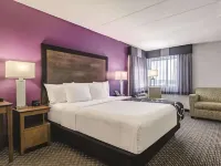 La Quinta Inn & Suites by Wyndham Warwick Providence Airport のホテル