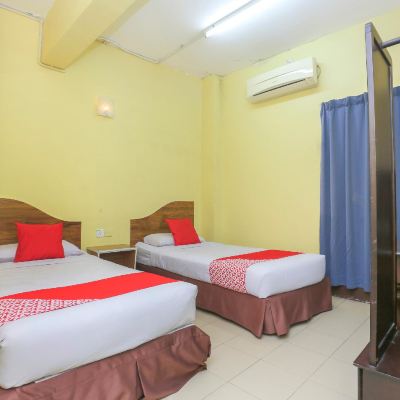 Bilik Kembar Mewah Kupon OYO 90162 Aj Hotel