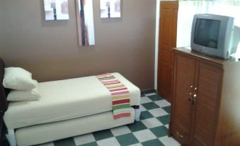 Junjunan Dalam Sharia Guesthouse - Housity