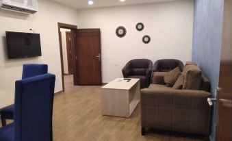 Neat Two Bedroom Apartment Close City