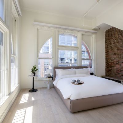 Corner King Room Gladstone House Promo Code