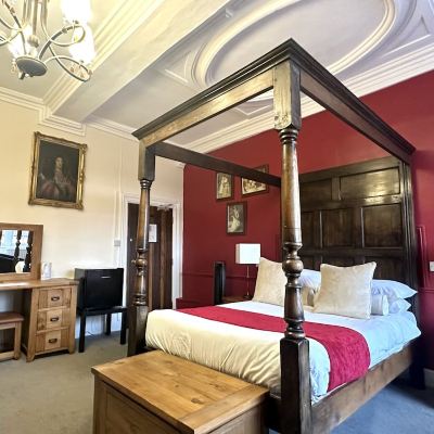Double Room with Four Poster Bed En Suite