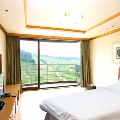 Standard Double Room (A13) : 20000 KRW Surcharge (per night) for Slope view