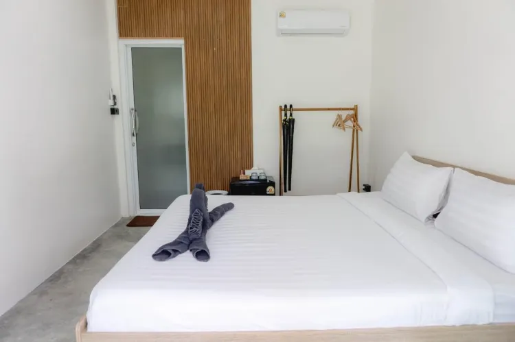 ห้องดีลักซ์ เตียงใหญ่ พร้อมวิวสวน