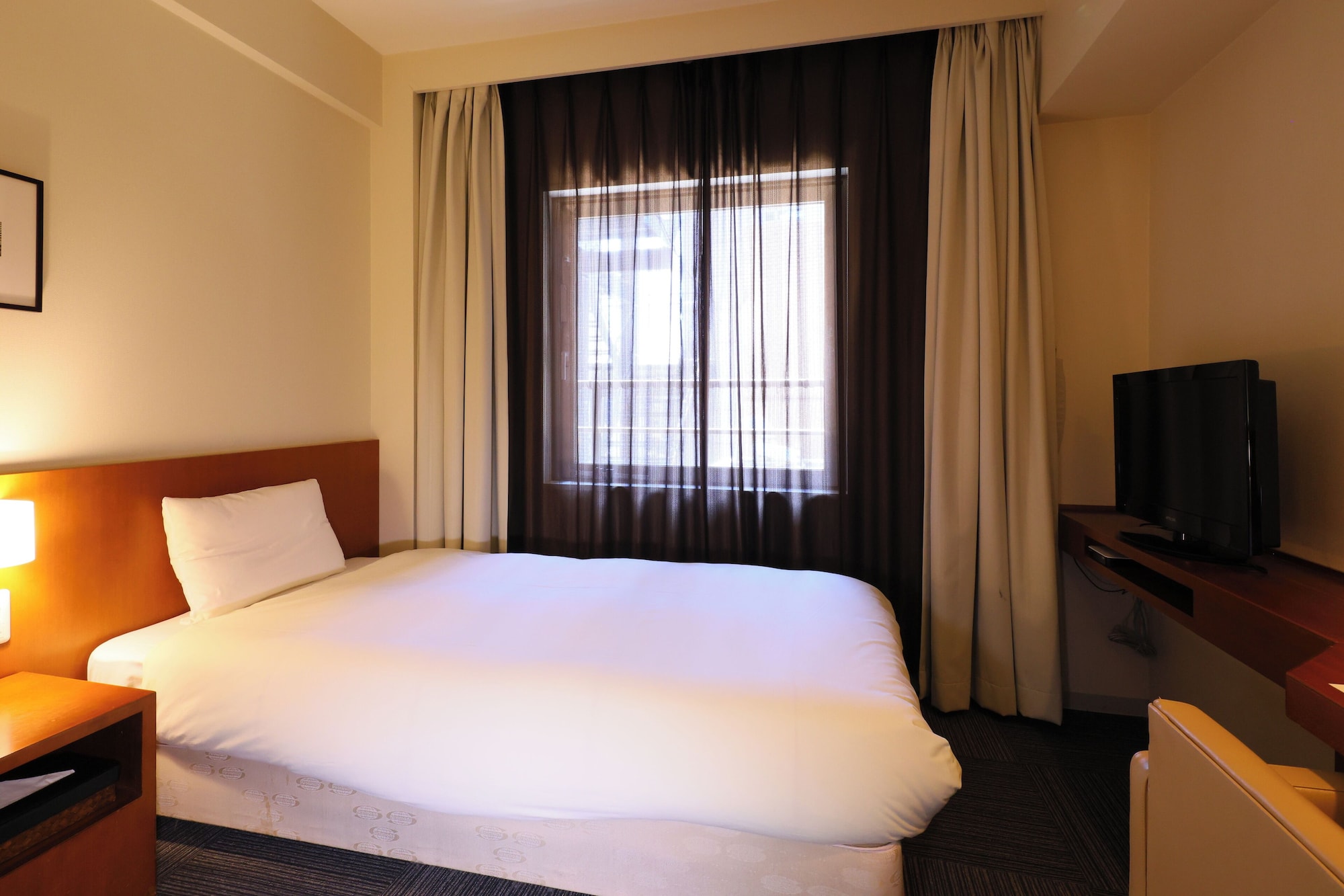 经济单人房（无淋浴,无景观）可吸烟