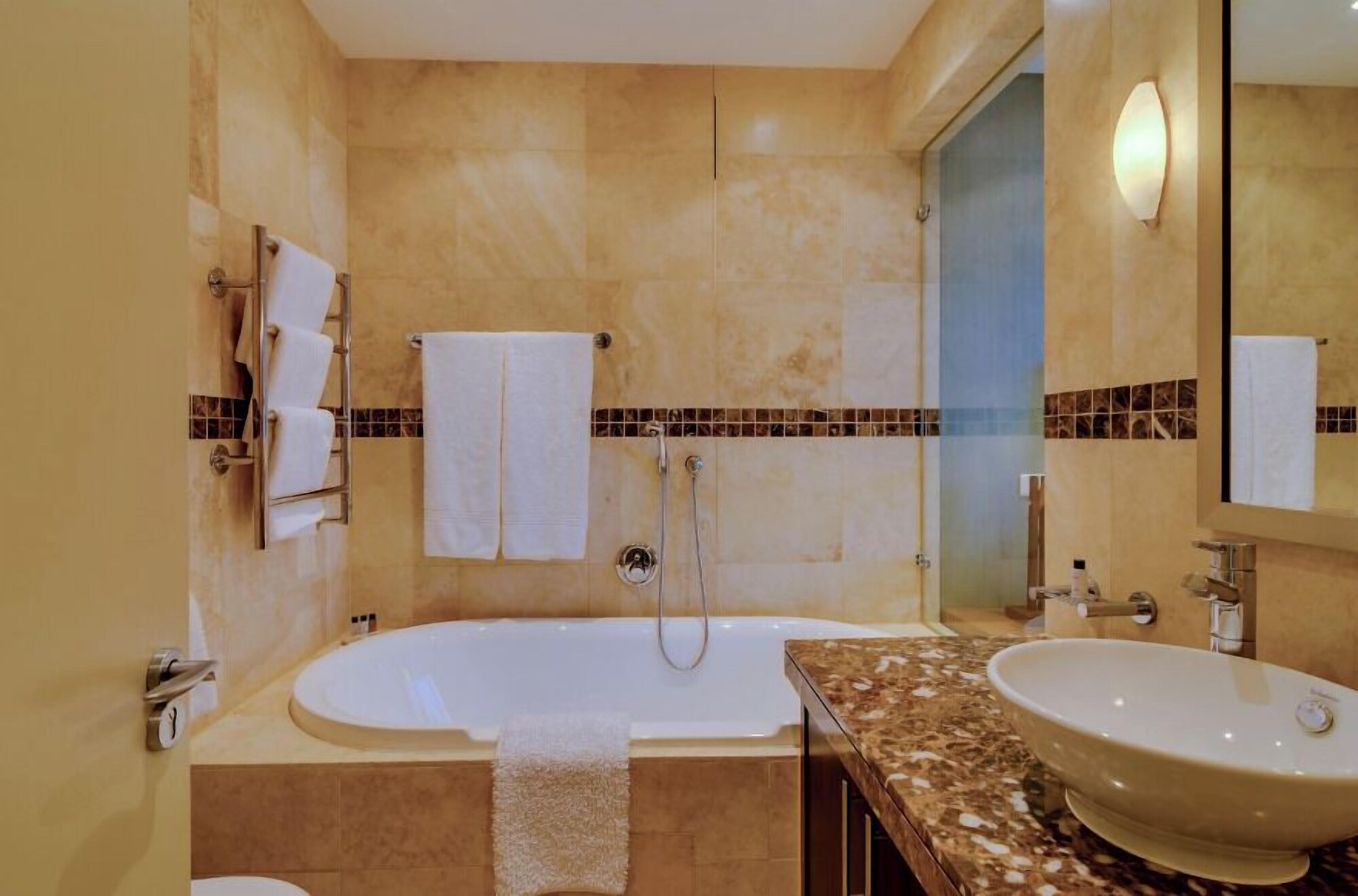 Mountain Marina Luxury Apartments三卧室奢华尊贵1