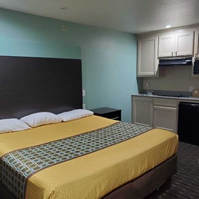 Single Room, 1 King Bed, Kitchenette Smoking Scottish Inns White Settlement Promo Code