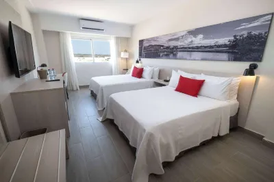 Super 8 by Wyndham Manzanillo Hotel a 