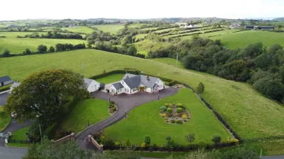 Dungannon 2 Bed Bungalow - Sleeps 5 - Pet Friendly Hotels in 