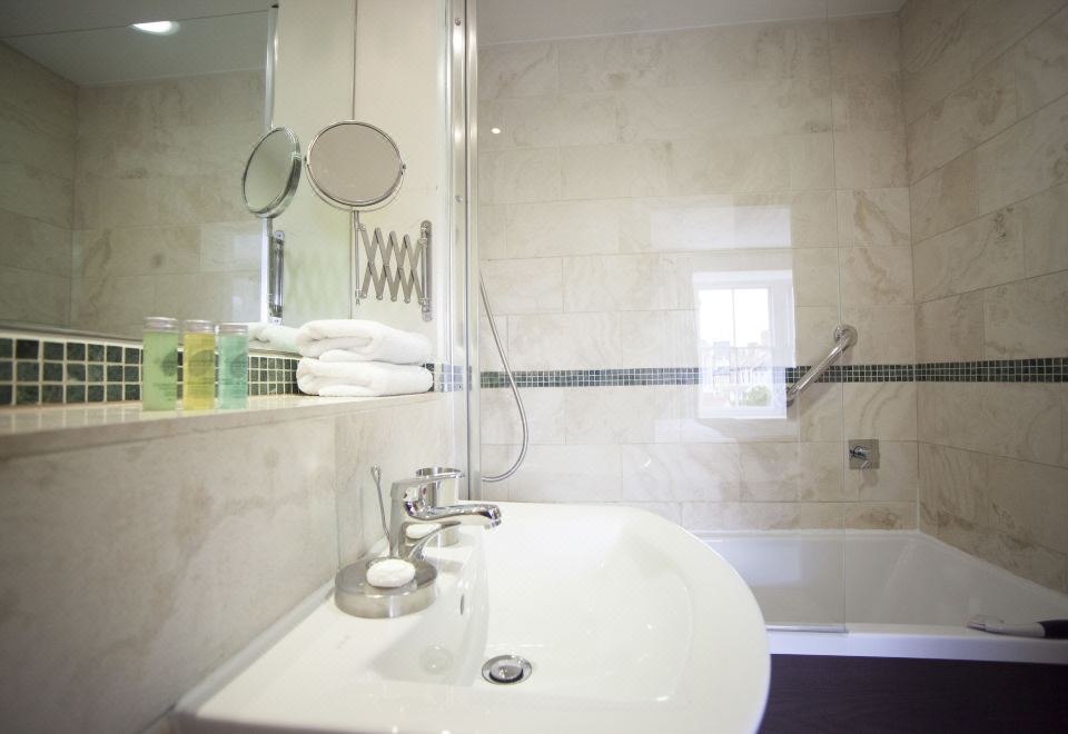 豪华四人房， 2 张双人床