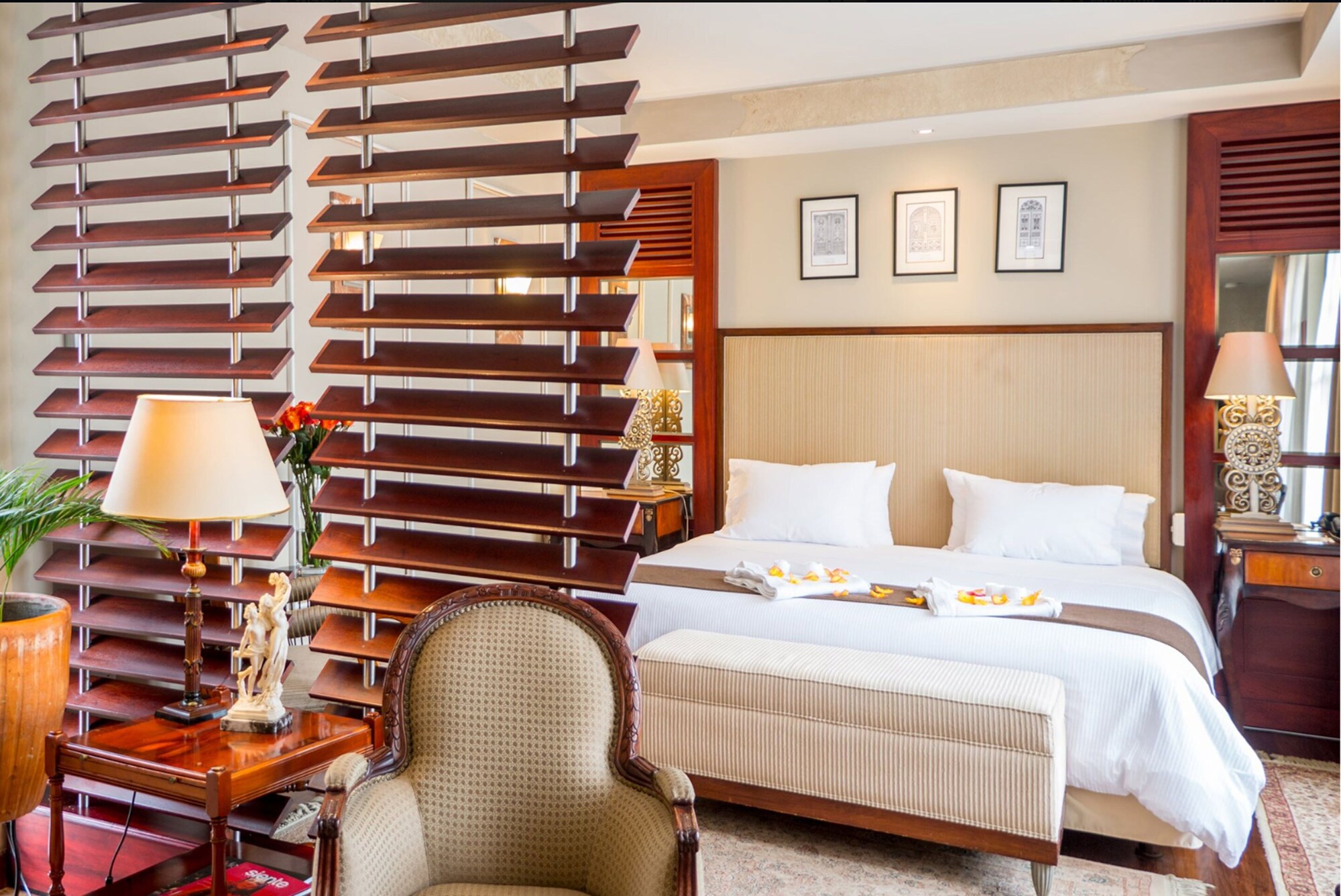 豪华特大床套房 - 带梳化床