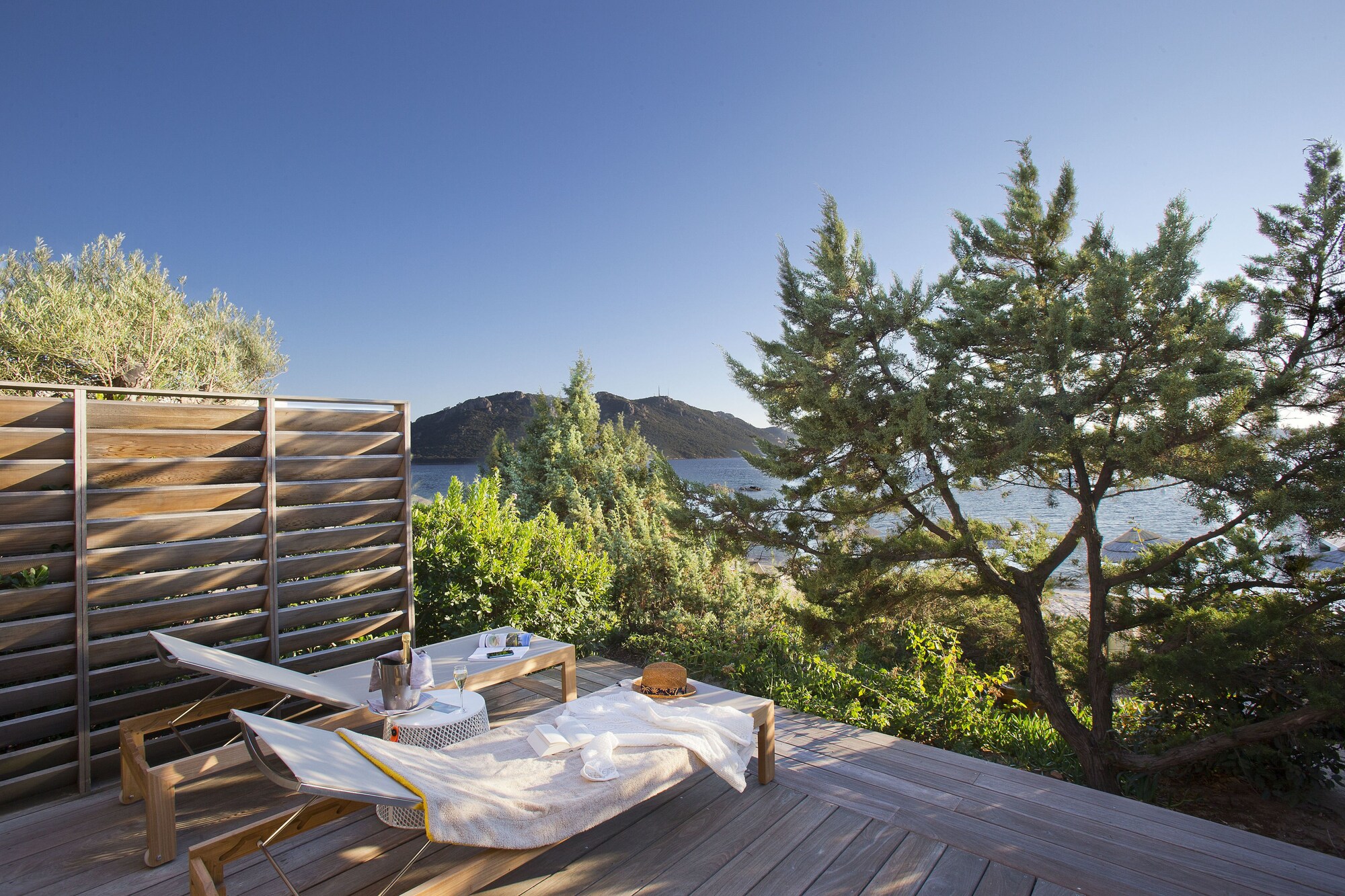 面向海景的豪华双人房