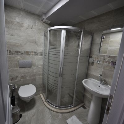 Standard Twin Room Queen Bee Hotel Promo Code