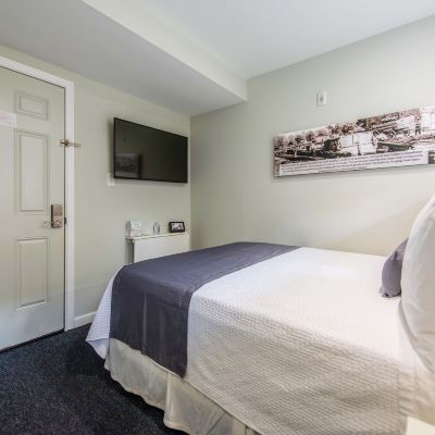 Basic Room, 1 Queen Bed, Canal View, Ground Floor (Lock #2) The Georgetown House Promo Code