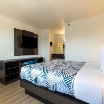 1 Queen Bed | Micfridge Motel 6-Rolling Meadows, IL - Chicago Northwest Promo Code