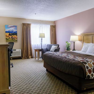 King Room-Upstairs Wallace Inn Promo Code
