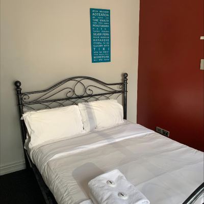 Queen Room-Non-Smoking