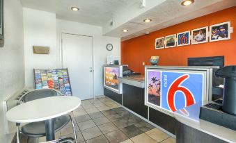 Motel 6-Fresno, CA - Blackstone North - Housity
