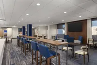 Holiday Inn Express & Suites Phoenix - Midtown by IHG
