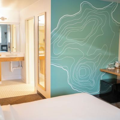 Queen Flat ADA (Exterior Entrance) The Oxbow Hotel Promo Code