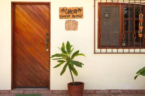 Cancun Guest House 3 Near Ado Bus Terminal and 25 Min from/to Airport by Shuttle