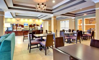 Holiday Inn Express & Suites Lake Elsinore