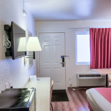 Motel 6 Everett, WA - North Отели в г. Эверетт