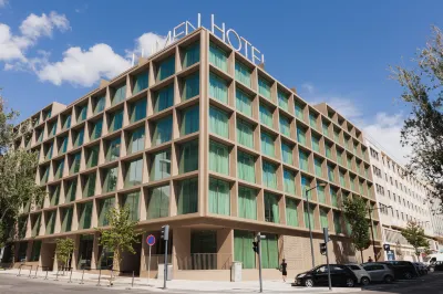 Lumen Hotel & the Lisbon Light Show Hotel di 