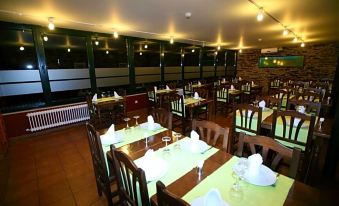 Hotel Amenal - Housity