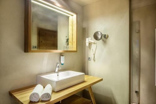 带山景的双人间